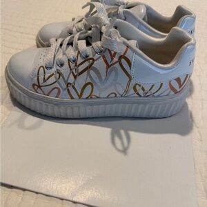 Skechers Kids Sneakers - White with Gold and Silver Metallic Hearts